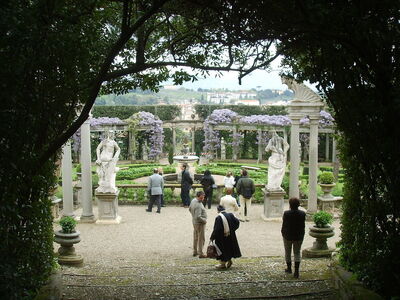 Villa La Pietra, jardín