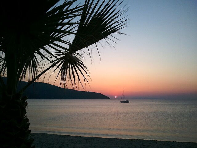 playa de la isla de Elba atardecer