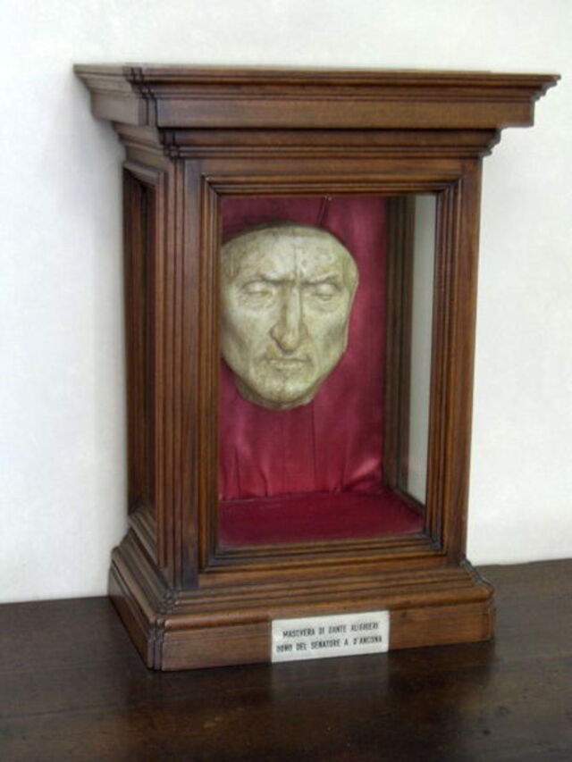 Réplica de la máscara de Dante Palazzo Vecchio