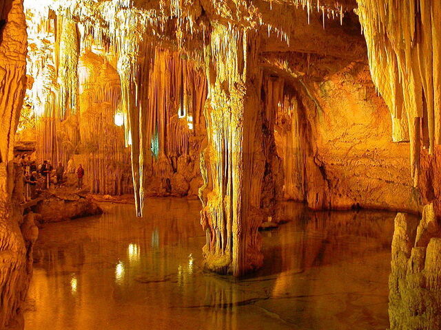 Una cueva subterránea