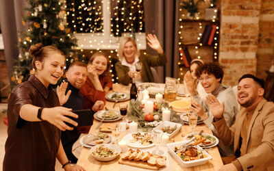 Familia y amigos en Navidad