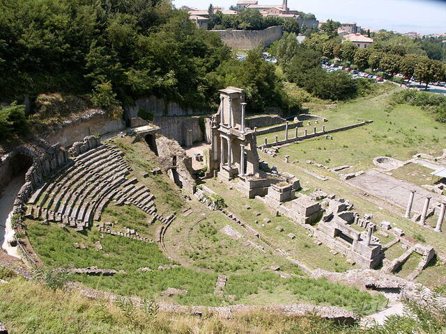 antiguo anfiteatro en Volterra
