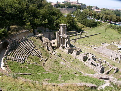 antiguo anfiteatro en Volterra