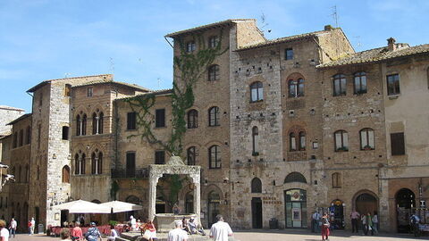 Vista de la Piazza della Cisterna