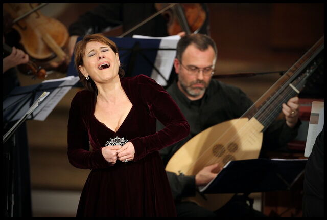 Actuación De Ópera