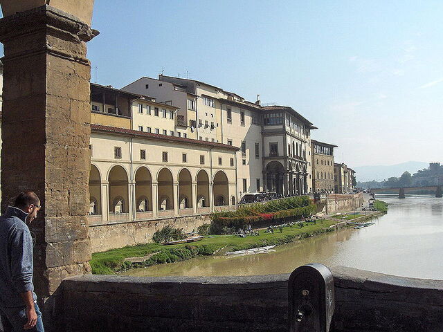 Vista del corredor de Vasari desde el ponte vecchio