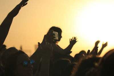 Gente en un concierto