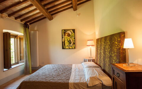 Casale Porano: Habitación, Cama, Habitación, Propiedad, Mueble, Edificio, Sábana, Diseño De Interiores, Casa, Techo