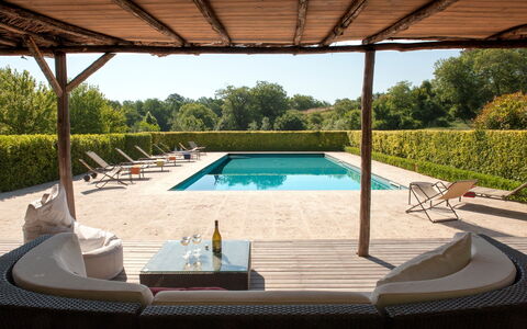 Casale Porano: Piscina, Propiedad, Casa, Bienes Raíces, Ocio, Edificio, Sombra, Casa, Pérgola, Patio