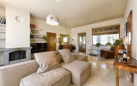 Villa Piazza Della Fortezza: Propiedad, Sala, Habitación, Mueble, Diseño De Interiores, Edificio, Bienes Raíces, Casa, Casa, Suelo