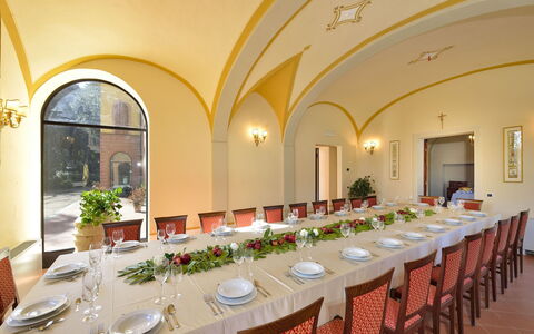 Villa Rocchi: Pasillo De La Función, Habitación, Restaurante, Edificio, Propiedad, Banquete, Diseño De Interiores, Bienes Raíces, Comida