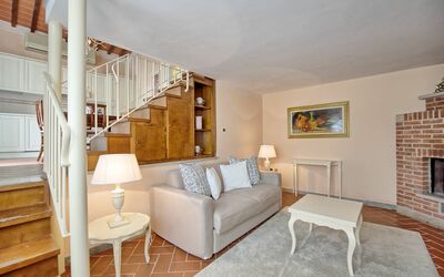 Mirto: Habitación, Propiedad, Mueble, Diseño De Interiores, Edificio, Casa, Suelo, Sala, Bienes Raíces, Pared