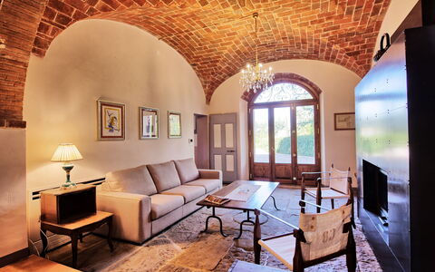 Villa Marietta: Habitación, Diseño De Interiores, Edificio, Propiedad, Sala, Mueble, Techo, Arquitectura, Casa, Arco