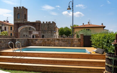 Villa Fracassini: Nube, Cielo, Agua, Planta, Edificio, Piscina, Árbol, Hierba, Luz De La Calle, Ocio