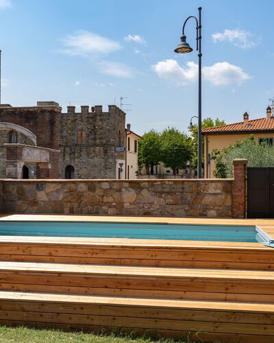 Villa Fracassini: Nube, Cielo, Agua, Planta, Edificio, Piscina, Árbol, Hierba, Luz De La Calle, Ocio