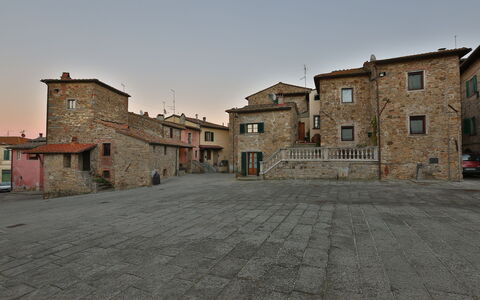 La Miccia: Propiedad, By, Barrio, Edificio, Barrio Residencial, Asentamientos Humanos, Casa, Cielo, Arquitectura, Pared