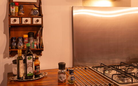 Casa Di Vignolo: Aparato De Cocina, Cocina, Estufa De Cocina, Mostrador, Estufa, Electrodoméstico, Manchas De Madera, Estufa De Gas, Estufa, Electrodoméstico