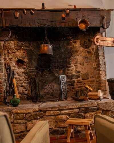 Casa Di Vignolo: Mueble, Madera, Diseño De Interiores, Encendiendo, Sala, Habitación, Silla, Hogar, Madera Dura, Material Natural