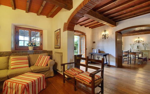 Villa Acacia: Habitación, Propiedad, Mueble, Edificio, Sala, Diseño De Interiores, Techo, Casa, Haz, Bienes Raíces