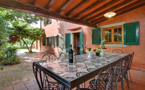 Villa Acacia: Propiedad, Bienes Raíces, Edificio, Habitación, Patio, Casa, Mueble, Casa, Porche, Inmuebles