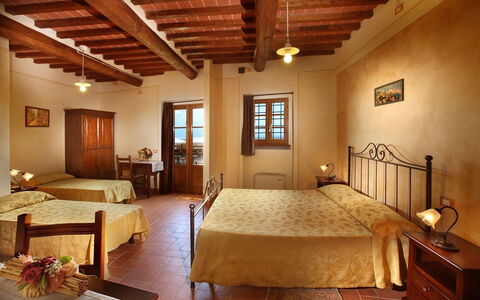 Sughera Villa: Habitación, Habitación, Mueble, Propiedad, Edificio, Cama, Diseño De Interiores, Techo, Marco De La Cama, Suite