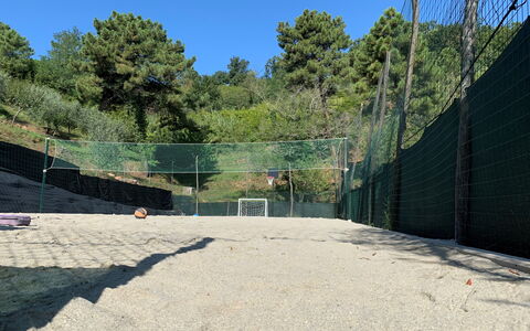 Sughera Villa: Árbol, Pared, Arquitectura, Línea, Pendiente, Cerca, Ocio, Bienes Raíces, Complejo Deportivo, Parque Estatal