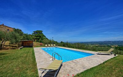 Casa Olivia: Propiedad, Piscina, Bienes Raíces, Inmuebles, Casa, Vacaciones, Casa, Edificio, Cielo, Hierba