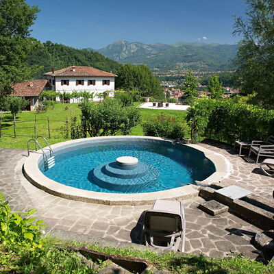 Il Nido In Garfagnana: Piscina, Propiedad, Paisaje Natural, Botánica, Inmuebles, Bienes Raíces, Ocio, Casa, Patio Interior, Árbol