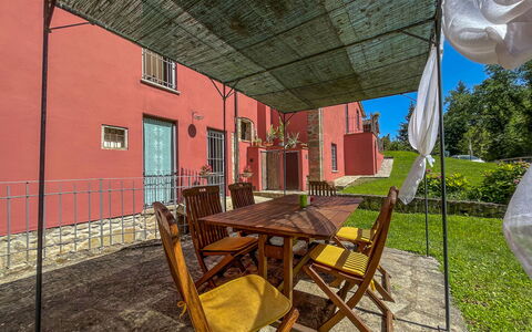 Mulino a Montegonzi Di Rimaggio: Mesa, Edificio, Mueble, Ventana, Silla, Madera, Mesa Al Aire Libre, Planta, Mueble Para Exteriores, Arquitectura