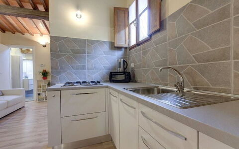 Residenza Monna Lisa: Propiedad, Mostrador, Habitación, Gabinetes, Loseta, Cocina, Mueble, Diseño De Interiores, Edificio, Suelo