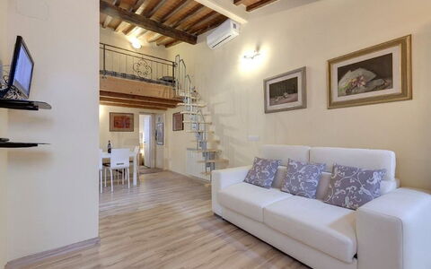 Residenza Monna Lisa: Propiedad, Habitación, Edificio, Mueble, Diseño De Interiores, Suelo, Bienes Raíces, Suelos De Madera, Sala, Casa