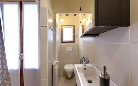 Residenza Monna Lisa: Baño, Propiedad, Habitación, Casa, Bienes Raíces, Edificio, Diseño De Interiores, Suelo, Loseta, Casa