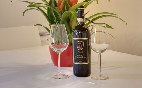 Residenza Monna Lisa: Botella, Bebida, Botella De Vidrio, Barware, Vino Tinto, Botella De Vino, Bebida Alcohólica, Licor, Vino, Vaso