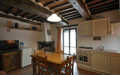 Rosa: Habitación, Propiedad, Edificio, Mueble, Techo, Cocina, Diseño De Interiores, Haz, Casa, Suelo