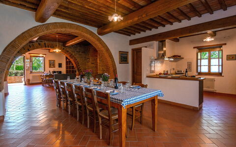 Villa Il Prato: Mueble, Mesa, Silla, Cocina Y Comedor Mesa, Comedor, Casa, Habitación, Ladrillo, Manchas De Madera, Planta De Casa