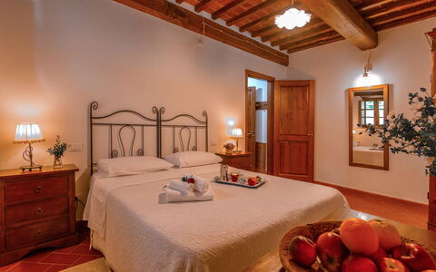 Villa Il Prato: Mueble, Diseño De Interiores, Techo, Habitación, Suelo, Piso, Cama, Sábana, Habitación, Marco De La Cama