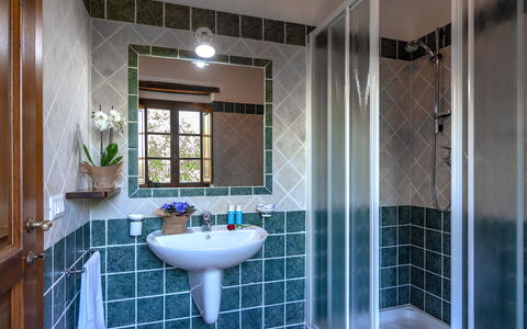 Villa Il Prato: Arreglo De Tubería, Diseño De Interiores, Baño, Piso, Lavabo Del Baño, Suelo, Plomería, Encendiendo, Grifo, Loseta