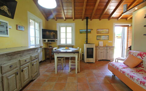 Villa San Rocco: Mesa, Mueble, Ventana, Gabinetes, Madera, Mostrador, Diseño De Interiores, Encendiendo, Edificio, Arquitectura