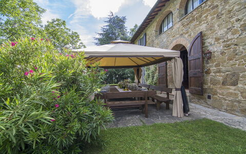 Villa Flora: Propiedad, Bienes Raíces, Casa, Edificio, Jardín, Botánica, Yarda, Inmuebles, Hierba, Casa