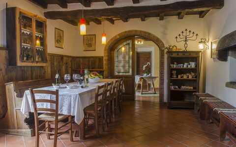 Villa Flora: Propiedad, Edificio, Habitación, Mueble, Diseño De Interiores, Comedor, Bienes Raíces, Mesa, Restaurante, Techo