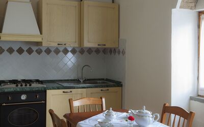 Borgo Cappella 4: Habitación, Propiedad, Cocina, Mueble, Edificio, Casa, Gabinetes, Diseño De Interiores, Electrodoméstico, Suelo