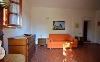 Appartamento Bilocale Piano Terra: Habitación, Propiedad, Mueble, Edificio, Suelo, Sala, Diseño De Interiores, Casa, Bienes Raíces, Madera Dura