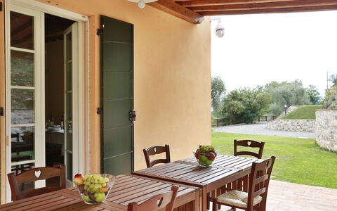 Santo Stefano 10: Propiedad, Habitación, Edificio, Mueble, Casa, Bienes Raíces, Porche, Diseño De Interiores, Mesa, Casa