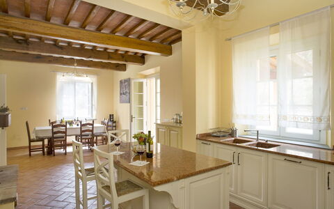 Santo Stefano 10: Propiedad, Habitación, Edificio, Mueble, Diseño De Interiores, Techo, Amarillo, Casa, Bienes Raíces, Suelo