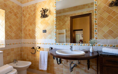 Villa Sieve: Piso, Diseño De Interiores, Arreglo De Tubería, Suelo, Baño, Loseta, Grifo, Plomería, Encendiendo, Lavabo