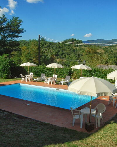 Villa Sieve: Piscina, Propiedad, Bienes Raíces, Ocio, Hierba, Casa, Edificio, Vacaciones, Villa, Recurso