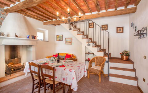 Villa Mastiano: Habitación, Propiedad, Edificio, Techo, Mueble, Diseño De Interiores, Casa, Bienes Raíces, Comedor, Suelo