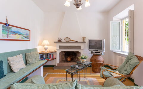 Villa Mastiano: Habitación, Propiedad, Mueble, Sala, Diseño De Interiores, Edificio, Casa, Bienes Raíces, Hogar, Pared