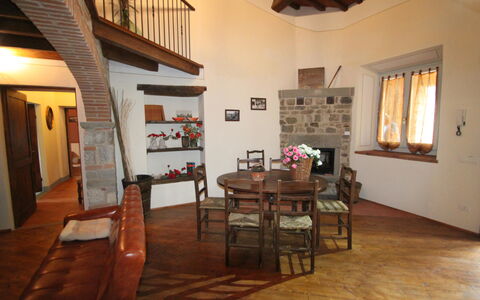 Villa Latera: Habitación, Propiedad, Edificio, Diseño De Interiores, Casa, Suelo, Mueble, Techo, Comedor, Desván