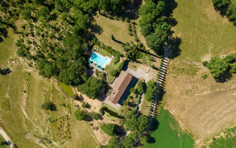 Podere Schignano: Planta, Edificio, Ecorregión, Paisaje Natural, Árbol, El Terreno Del Lote, Diseño Urbano, Casa, Biome, Pendiente